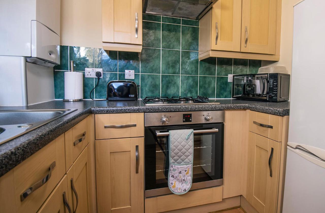 Stylish 2 Bedroom - 2 Miles Inverness City Centre Room photo