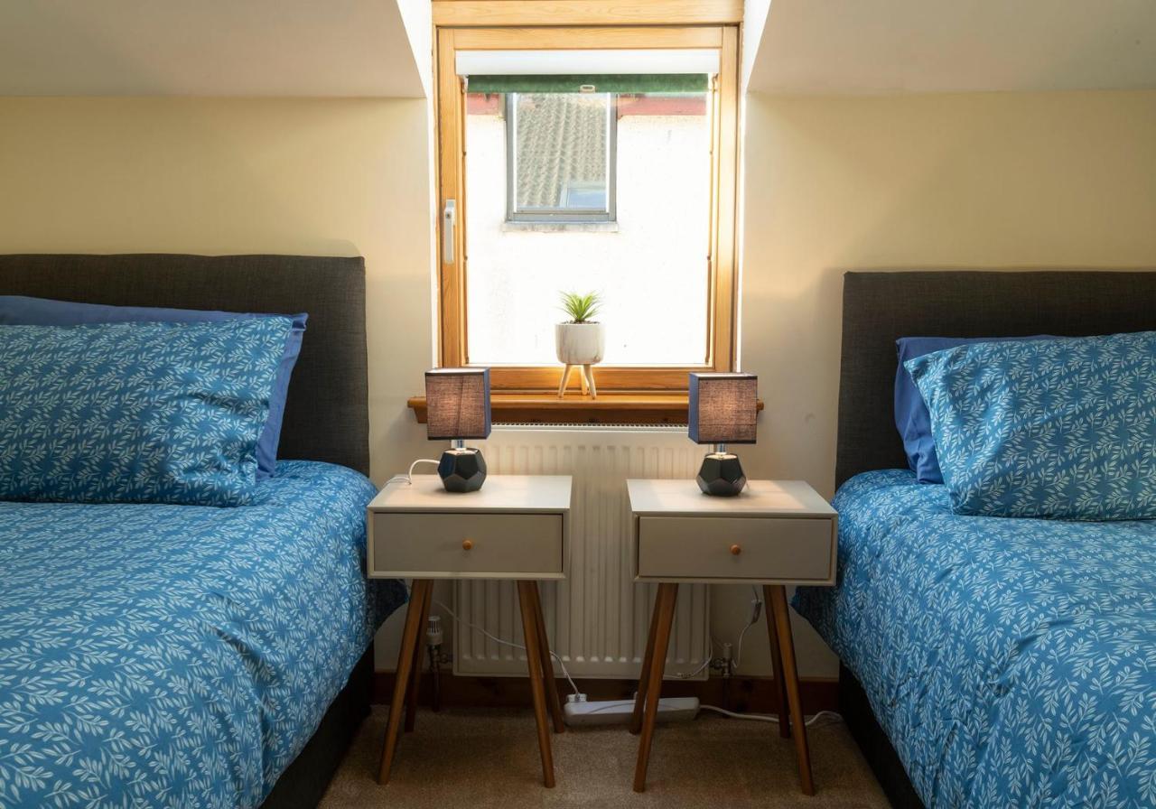 Stylish 2 Bedroom - 2 Miles Inverness City Centre Exterior photo