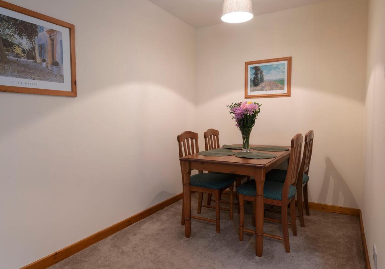 Stylish 2 Bedroom - 2 Miles Inverness City Centre Exterior photo