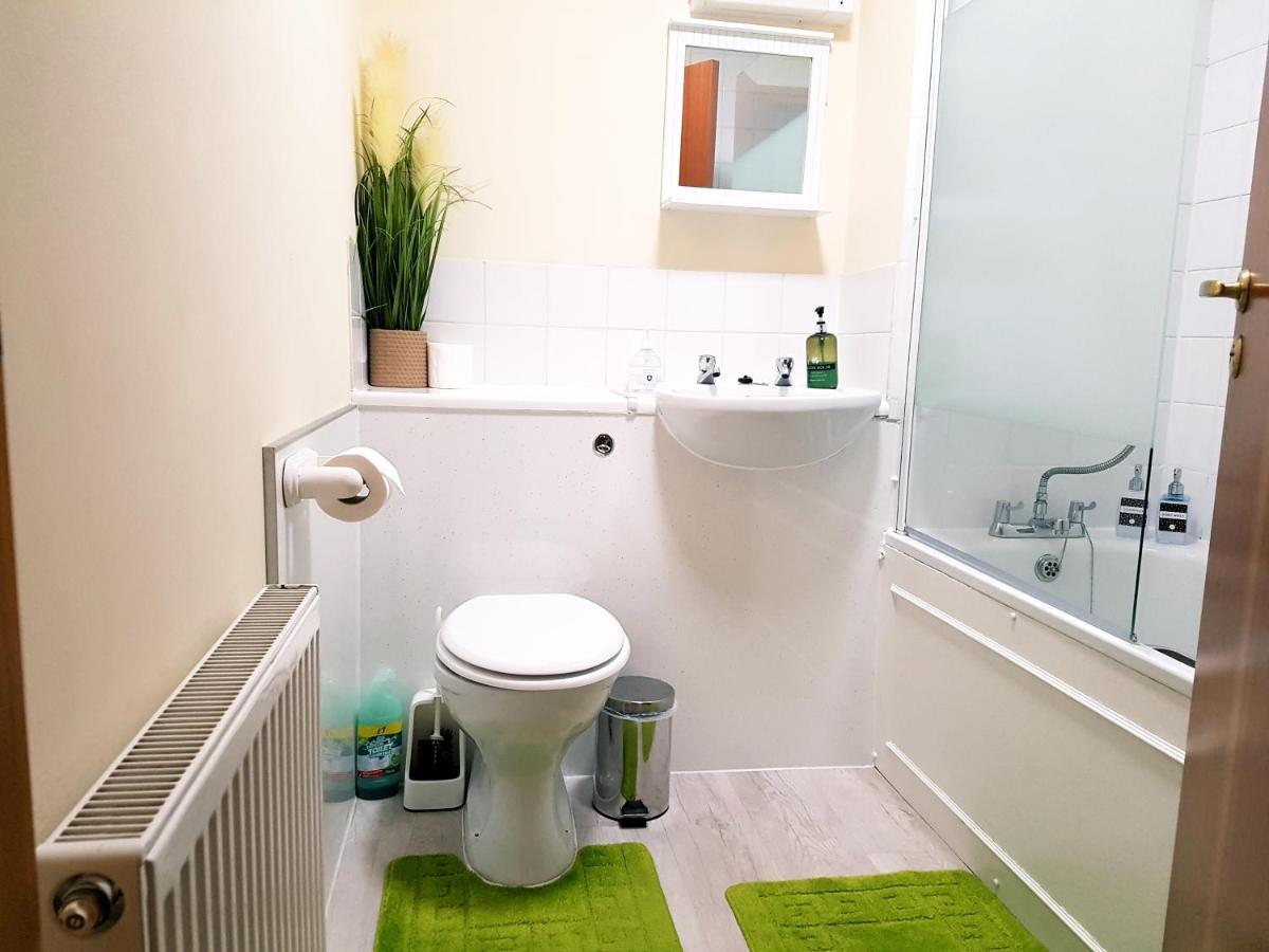 Stylish 2 Bedroom - 2 Miles Inverness City Centre Exterior photo